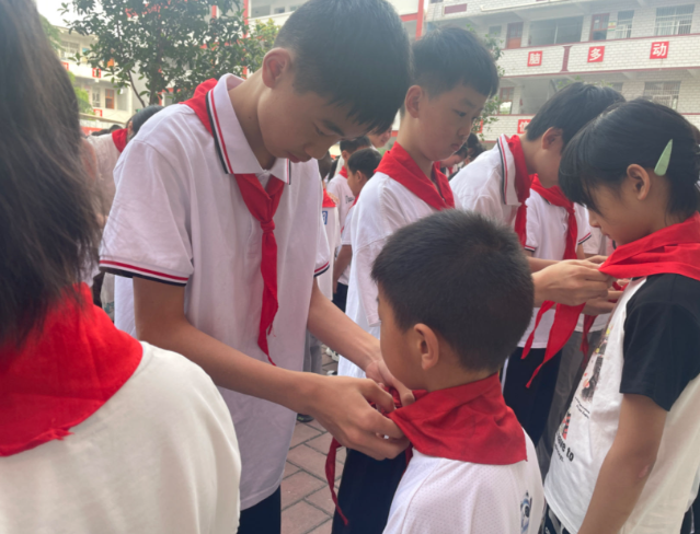 以温暖的话语欢迎新同学到来详尽解说校