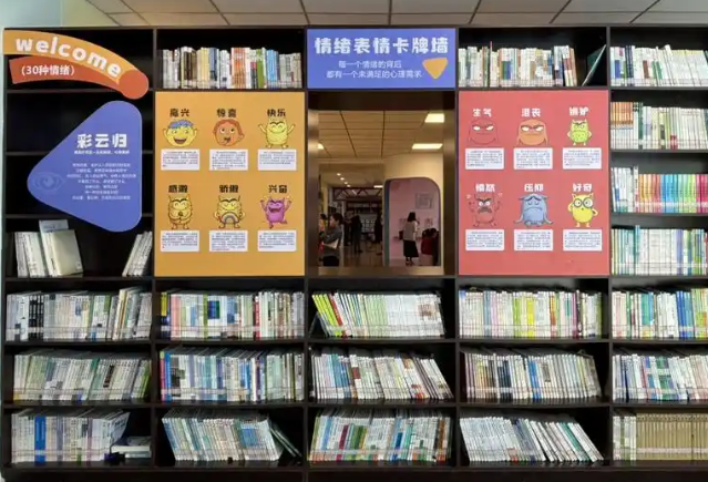 清晨的校园生机盎然在体育孩子们挥洒汗水一旁的AI系统同步工作 清晨的校园生机盎然在体育孩子们挥洒汗水一旁的AI系统同步工作